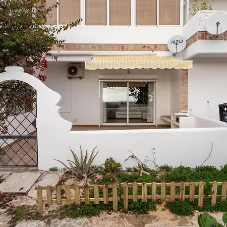 Estudio 24 Em Santa Barbara De Nexe - Faro